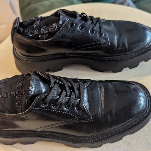 Lace-up Clogs - Picture 2 of 5